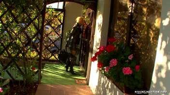 Lesbian Pissers Screencap 2 on www.sinx.com