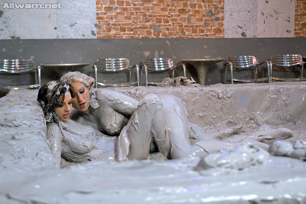 The Lone Mud Splatterers on www.sinx.com