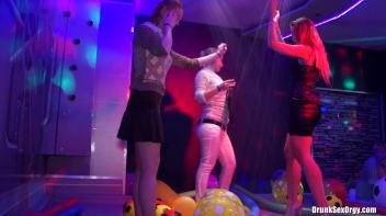 International Summer Lovin' Part 2 - Shower Cam Screencap 55 on www.sinx.com