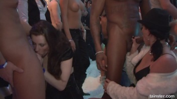 Winter WonderBang Part 3 - Cam 3 Screencap 29 on www.sinx.com