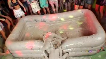 Eurobabes Love To Slam Their Faces Into The Mud Screencap 88 on www.sinx.com