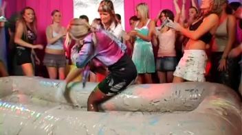 Eurobabes Love To Slam Their Faces Into The Mud Screencap 4 on www.sinx.com