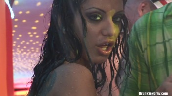 Bikini Beach Balls Part 4 - Cam 4 Screencap 24 on www.sinx.com