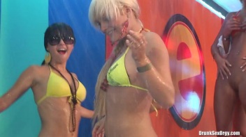 Bikini Beach Balls Part 4 - Cam 4 Screencap 47 on www.sinx.com