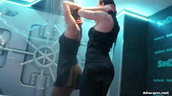 Showing Off In The Showers Screencap 4 on www.sinx.com