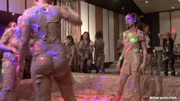 How Real Women Battle In The Mud Screencap 84 on www.sinx.com