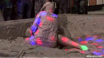 How Real Women Battle In The Mud Screencap 86 on www.sinx.com