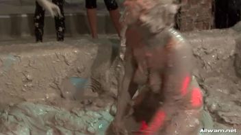 How Real Women Battle In The Mud Screencap 88 on www.sinx.com