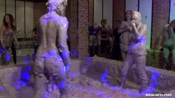 How Real Women Battle In The Mud Screencap 90 on www.sinx.com