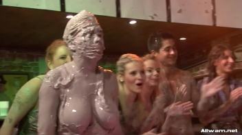 How Real Women Battle In The Mud Screencap 96 on www.sinx.com