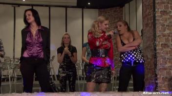 How Real Women Battle In The Mud Screencap 10 on www.sinx.com