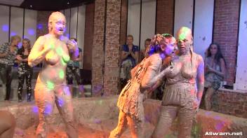 How Real Women Battle In The Mud Screencap 105 on www.sinx.com