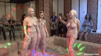 How Real Women Battle In The Mud Screencap 106 on www.sinx.com