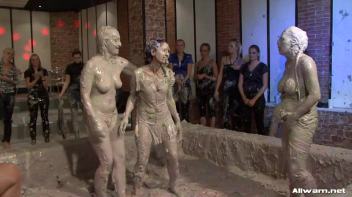 How Real Women Battle In The Mud Screencap 107 on www.sinx.com