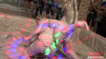 How Real Women Battle In The Mud Screencap 22 on www.sinx.com