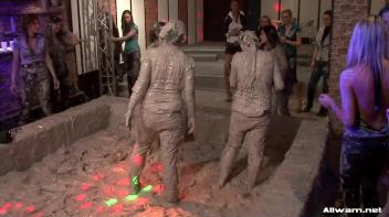 How Real Women Battle In The Mud Screencap 28 on www.sinx.com