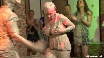 How Real Women Battle In The Mud Screencap 31 on www.sinx.com