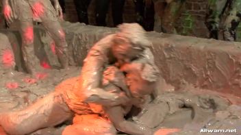 How Real Women Battle In The Mud Screencap 33 on www.sinx.com