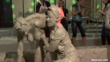 How Real Women Battle In The Mud Screencap 34 on www.sinx.com