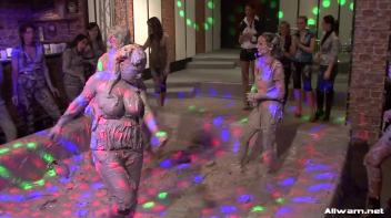 How Real Women Battle In The Mud Screencap 36 on www.sinx.com