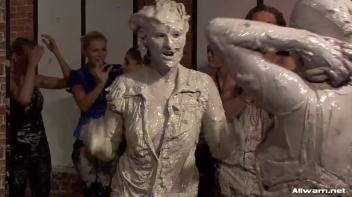 How Real Women Battle In The Mud Screencap 49 on www.sinx.com