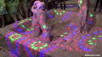 How Real Women Battle In The Mud Screencap 52 on www.sinx.com