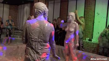 How Real Women Battle In The Mud Screencap 71 on www.sinx.com