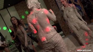 How Real Women Battle In The Mud Screencap 79 on www.sinx.com