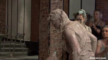 How Real Women Battle In The Mud Screencap 81 on www.sinx.com