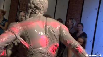 How Real Women Battle In The Mud Screencap 83 on www.sinx.com