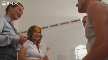 Piss Fuck Fun For Foursome In Bathtub Screencap 1 on www.sinx.com