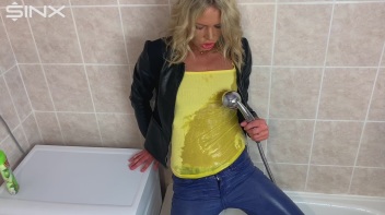Seductive Blonde Lathers Up In The Bath Screencap 17 on www.sinx.com