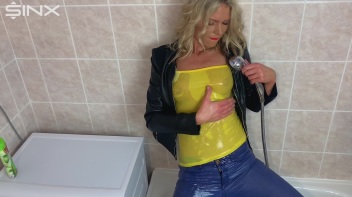Seductive Blonde Lathers Up In The Bath Screencap 21 on www.sinx.com