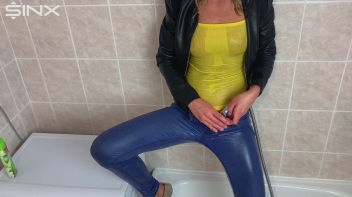 Seductive Blonde Lathers Up In The Bath Screencap 27 on www.sinx.com