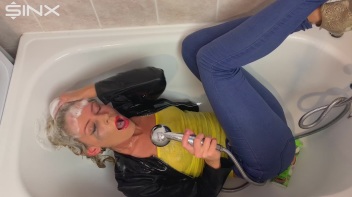 Seductive Blonde Lathers Up In The Bath Screencap 45 on www.sinx.com