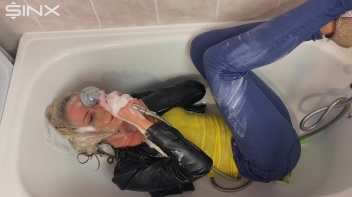Seductive Blonde Lathers Up In The Bath Screencap 47 on www.sinx.com