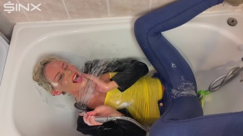 Seductive Blonde Lathers Up In The Bath Screencap 52 on www.sinx.com
