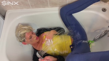 Seductive Blonde Lathers Up In The Bath Screencap 54 on www.sinx.com