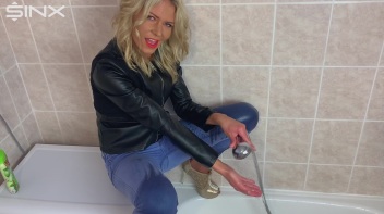 Seductive Blonde Lathers Up In The Bath Screencap 8 on www.sinx.com