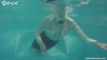 Glamour Girl's Poolside Dip Screencap 26 on www.sinx.com