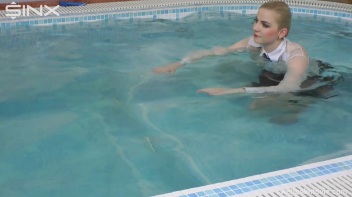 Glamour Girl's Poolside Dip Screencap 29 on www.sinx.com