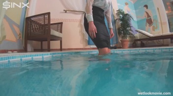 Glamour Girl's Poolside Dip Screencap 14 on www.sinx.com