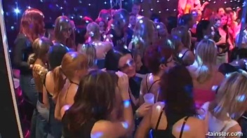 Blue Jean Babes Part 1 Cam 3 Screencap 4 on www.sinx.com