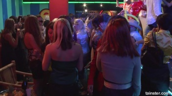 Bikini Beach Balls Part 1 - Cam 3 Screencap 12 on www.sinx.com