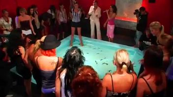 The Oil Pit Of Death Screencap 36 on www.sinx.com