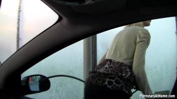 DickSuck Car Wash Screencap 6 on www.sinx.com