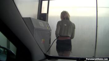 DickSuck Car Wash Screencap 75 on www.sinx.com