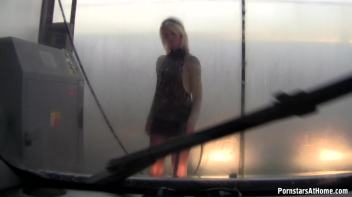 DickSuck Car Wash Screencap 11 on www.sinx.com