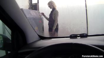 DickSuck Car Wash Screencap 12 on www.sinx.com