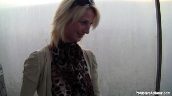 DickSuck Car Wash Screencap 14 on www.sinx.com